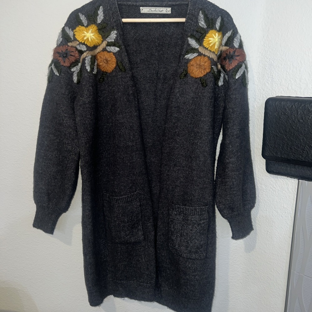 Boundless North Floral Embroidered Charcoal Open Cardigan Sweater M NLJ68020